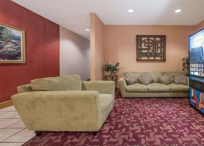Super 8 By Wyndham Worth Downtown South Hotel 2*