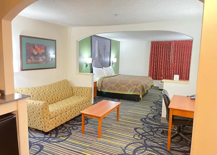 Hotel Super 8 By Wyndham Worth Downtown South 2*