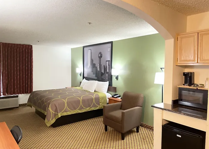 Super 8 By Wyndham Worth Downtown South Fort Worth