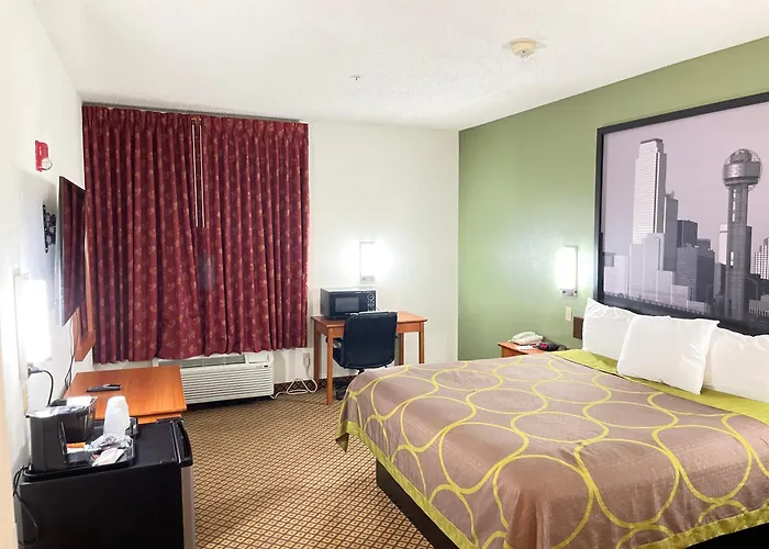 Hotel Super 8 By Wyndham Worth Downtown South 2*