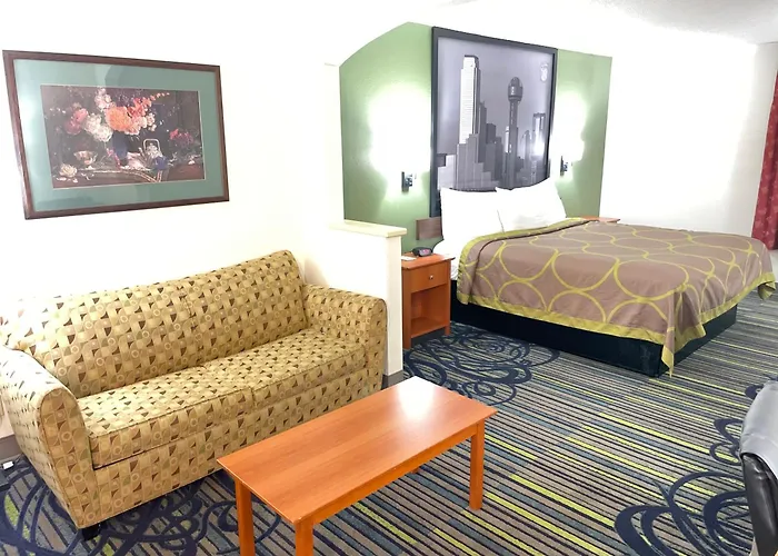 Super 8 By Wyndham Worth Downtown South Hotel Fort Worth