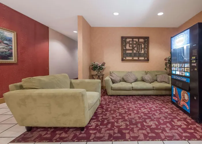 Hotel Super 8 By Wyndham Worth Downtown South 2*