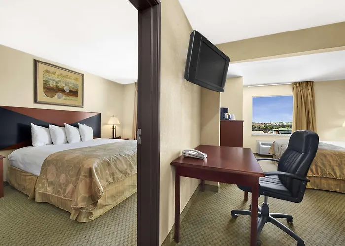 Super 8 By Wyndham Worth Downtown South Hotel Fort Worth