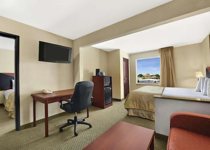Hotel Super 8 By Wyndham Worth Downtown South