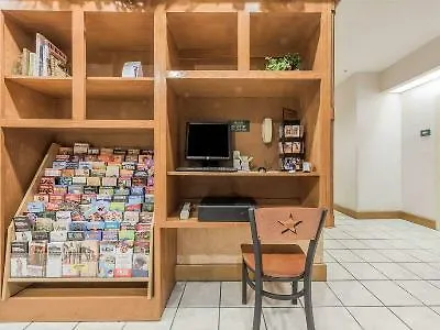 Hotel Super 8 By Wyndham Worth Downtown South 2*